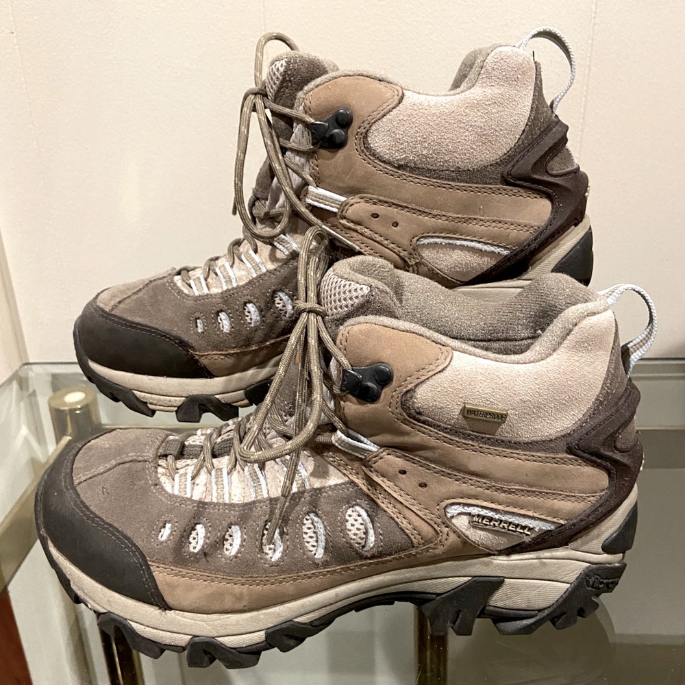 Women’s Merrell Hiking Shoe Sz 9 Great Condition